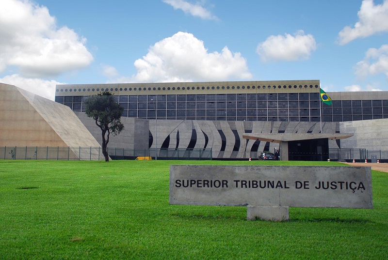 Jurisprudência em Teses traz novos entendimentos sobre competência da Justiça Federal em crimes digitais transnacionais
