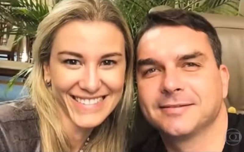 🔥EXPLODIU, FLÁVIO BOLSONARO FOI PARAR NA GLOBO, O FANTÁSTICO MOSTROU TUDO QUE ELE E QUEIROZ FIZERAM.