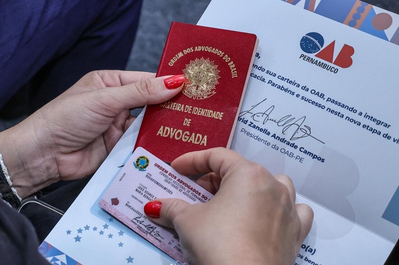 CONSTITUCIONAL: Exigência de inscrição na OAB para advogado público é destaque no Supremo