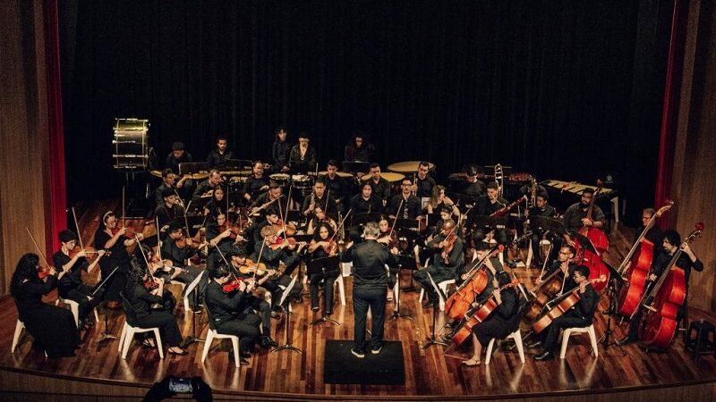 NO CINE TEATRO CUIABÁ – Orquestra CirandaMundo abre temporada artística 2026 sob regência de ex-aluno do projeto social da instituição
