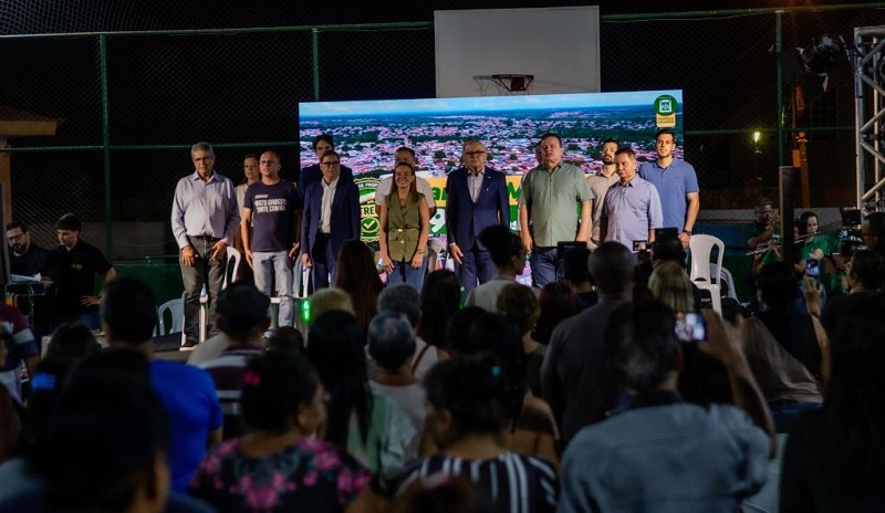 Governo de MT entrega 325 escrituras definitivas no bairro Jardim Manaíra