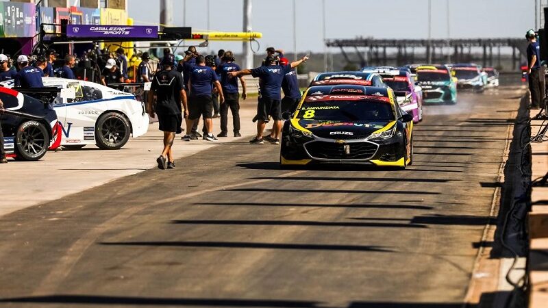 Nelsinho Piquet vence em Cuiabá única prova noturna do cirtuito brasileiro de Stock Car
