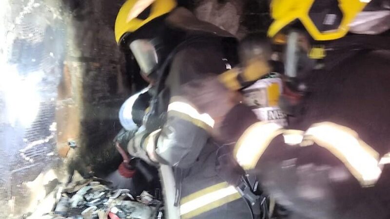 Corpo de Bombeiros combate incêndio em apartamento no bairro Dom Aquino