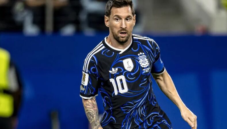 Com gol de Messi, Argentina bate Jordânia e faz segunda melhor campanha da Copa