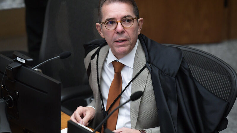 Busca domiciliar baseada apenas no relato dos corréus é ilegal, decide Quinta Turma