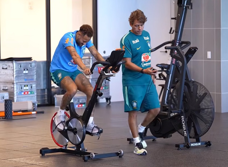 NEYMAR TREINOU COM OS JOGADORES DA SELEÇÃO BRASILEIRA NA ACADEMIA ANTES DA ESTREIA NA COPA DO MUNDO!