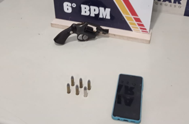 Polícia Militar conduz homem e adolescente faccionados à delegacia e apreende revólver em Cáceres