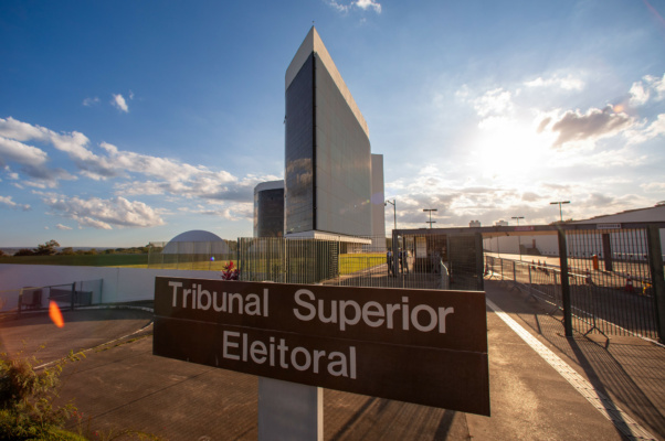 FIGURINHA REPETIDA: não cabe julgamento antecipado de ação sobre abuso de poder, decide TSE