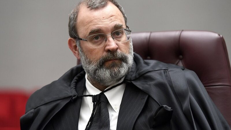 DOMICÍLIO VIOLADO – Mandado de prisão não significa autorização para busca em imóvel