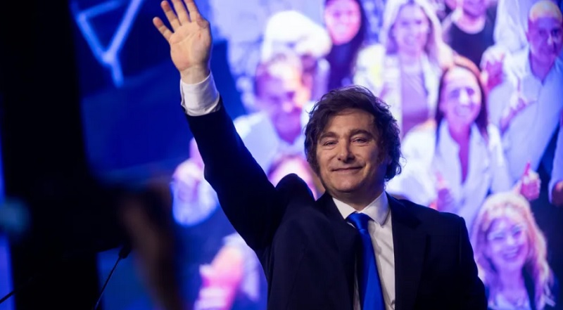 Milei chama Alexandre de Moraes de ‘lixo careca’ em evento de Flávio Bolsonaro