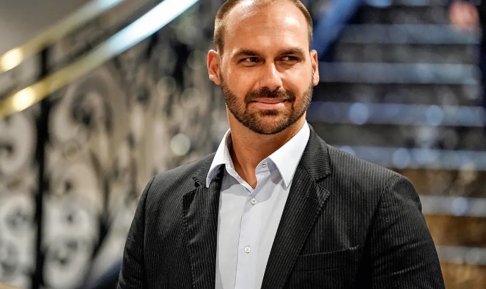 PF recomenda demissão de Eduardo Bolsonaro após concluir investigação sobre abandono de cargo