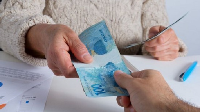 Visita não solicitada a idosos para oferecer empréstimo consignado é assédio de consumo