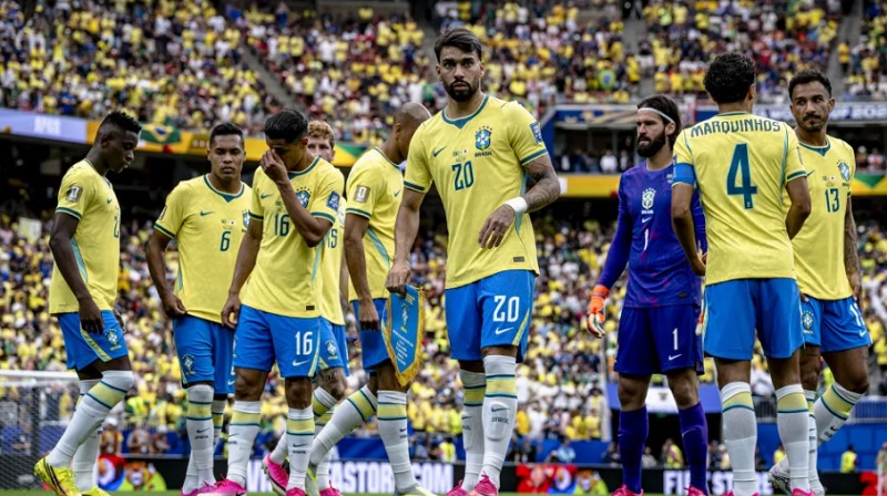 Ancelotti testa surpresa no lugar de Paquetá contra a Noruega
