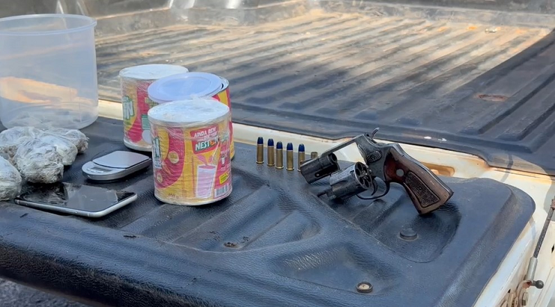 AÇÃO RÁPIDA – Polícia Militar prende três suspeitos de sequestro, apreende arma de fogo e drogas