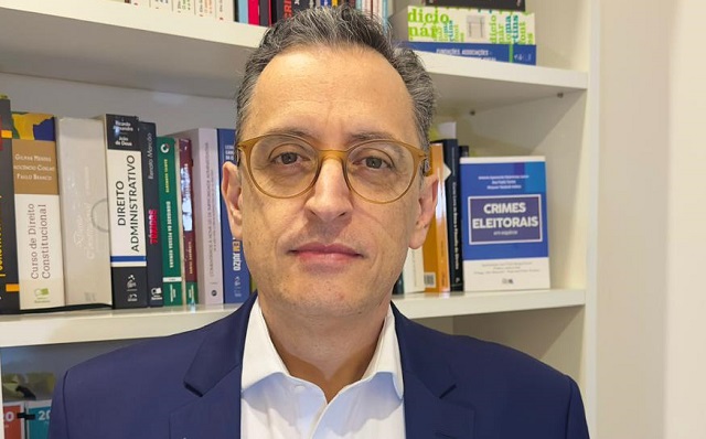 Quando o guardião da Constituição ameaça a imprensa
