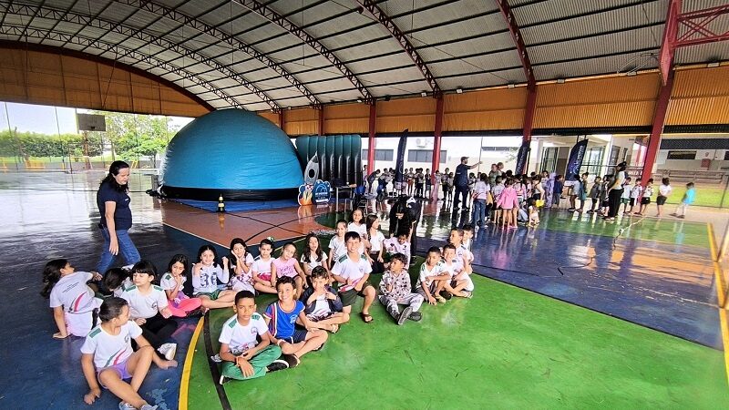 Projeto leva planetário inflável e cinema 360° para 2,2 mil alunos de Várzea Grande