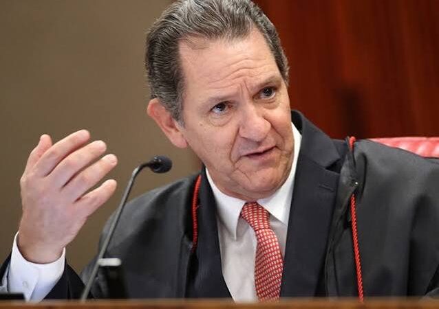 Previdência complementar: devolução de benefícios após revogação de liminar prescreve em dez anos