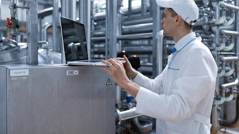 CNI: indústria investe em máquinas novas, mas modernização tecnológica avança lentamente