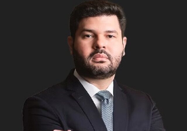 Justiça condena cinco sites por mentirem que Mauro jantou com o Vorcaro