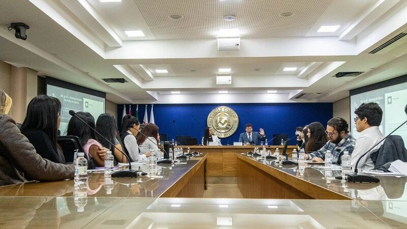 Mediação busca acordo; arbitragem termina em decisão: entenda a diferença