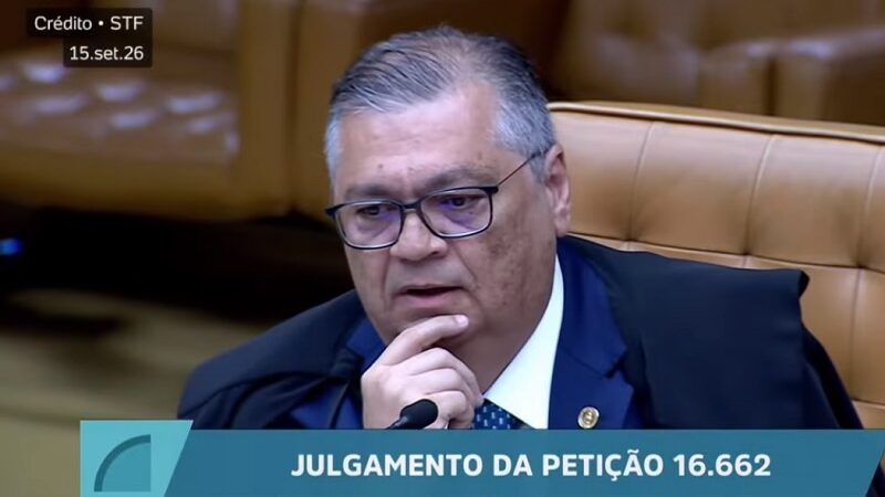Dino e Fachin se desentendem em sessão no STF sobre Moraes: ‘Precisa pedir a palavra à Presidência’
