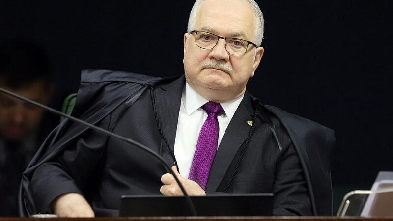 Fachin avalia tirar de Mendonça e assumir casos Master e INSS