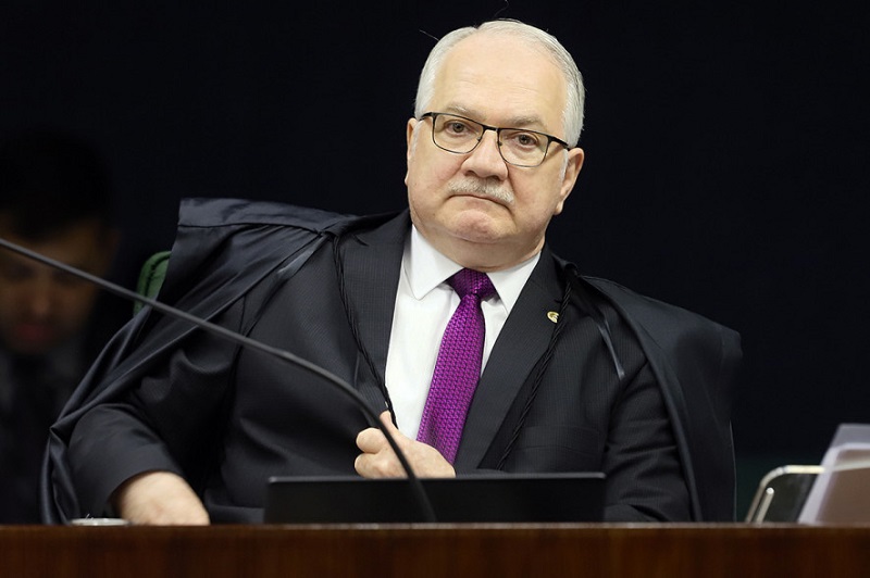Fachin avalia tirar de Mendonça e assumir casos Master e INSS
