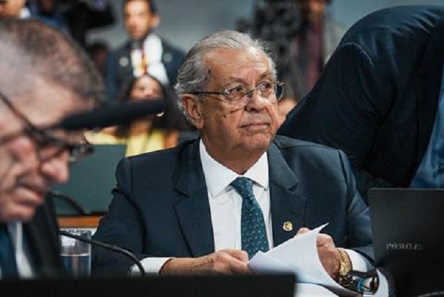 Senador Jayme Campos vota a favor da redução da jornada de trabalho