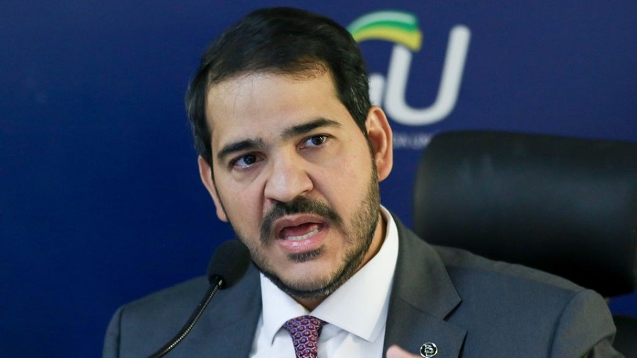 AGU aciona Fachin para derrubar decisão de Mendonça que afastou diretor da PF