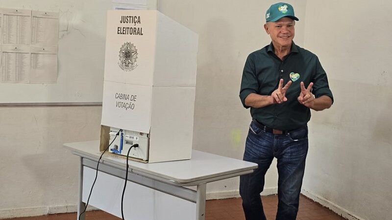 WF vota em reduto, cita Bolsonaro e diz: “Extremamente confiante”