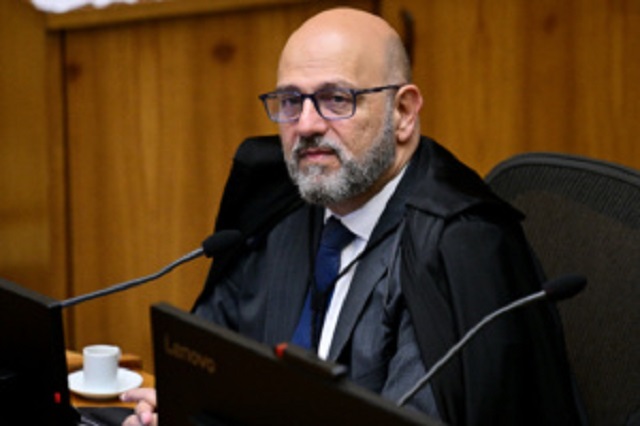 GOLPE BAIXO- STJ multa advogados em R$ 20 mil por uso de prompt injection em petição