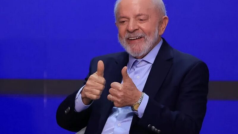 Lula diz carregar ‘promiscuidade’ do STF na campanha e chama Flávio Bolsonaro de ‘cara do sistema’