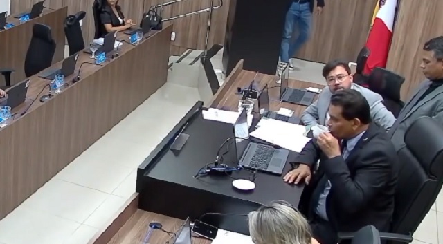 Vereadores do “MDB, PL “batem boca durante sessão em VG: “Você não vem me ameaçar não”