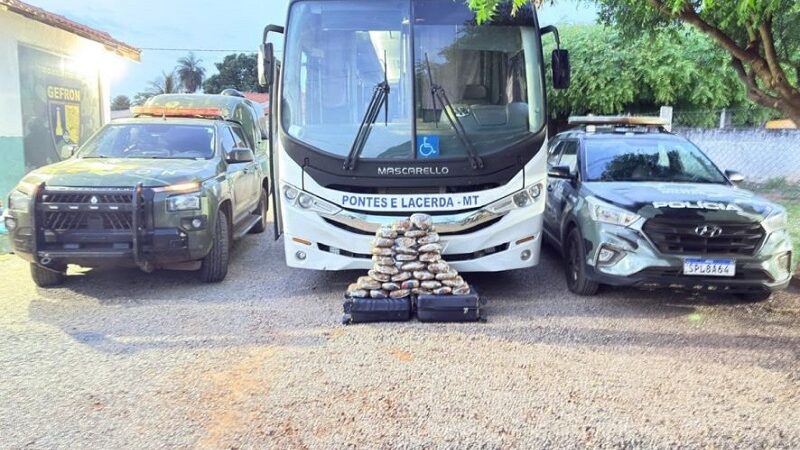 Ônibus de Prefeitura é flagrado com malas cheias de maconha