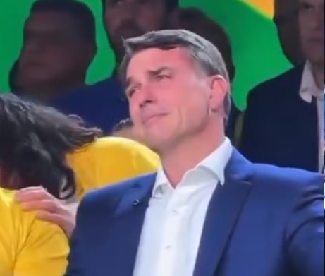 Imprensa argentina relata que Flávio Bolsonaro fugiu para os EUA