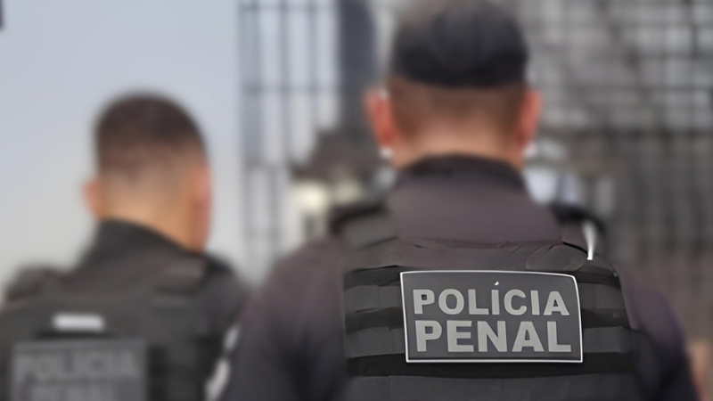 Inspeção com scanner corporal detecta substâncias não identificadas com advogado na PCE