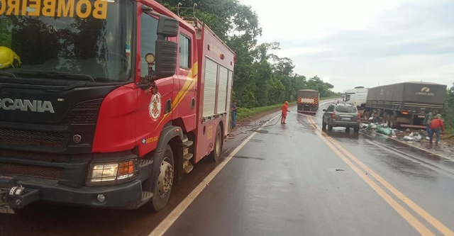Colisão entre van e caminhão em Confresa
