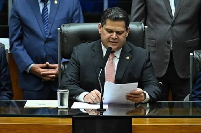 Presidente do Senado marca para segunda votação do fim da escala 6×1